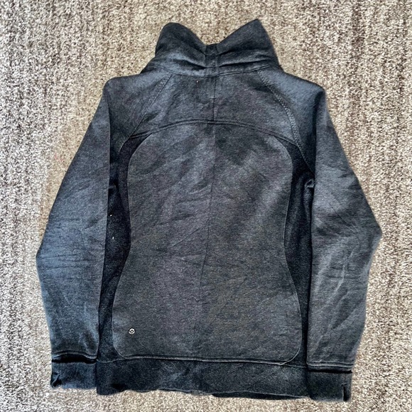 Lululemon Athletica Full Zip Cozy Cuddle Up Jacket in Heathered Gray - Picture 10 of 11
